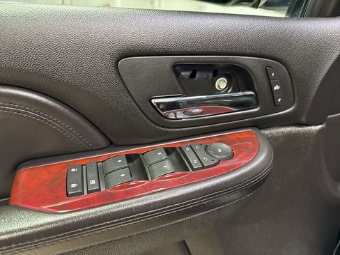 Used 2007 Cadillac Escalade AWD w/ Information Package image 29