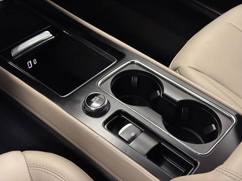 Certified 2025 Lincoln Corsair AWD image 29