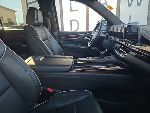 Used 2023 Cadillac Escalade ESV Premium Luxury image 6