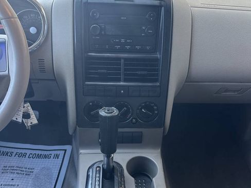 Used 2006 Ford Explorer XLT RWD image 11
