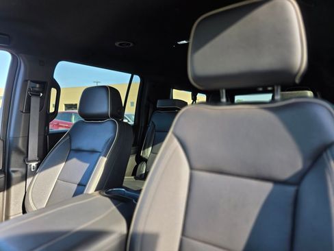 Used 2025 Chevrolet Suburban Premier image 14