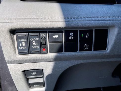 Used 2018 Honda Odyssey EX-L image 14