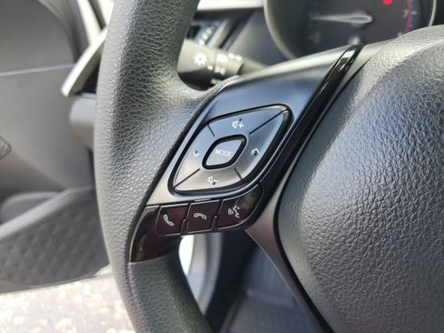 Used 2021 Toyota C-HR LE FWD image 26