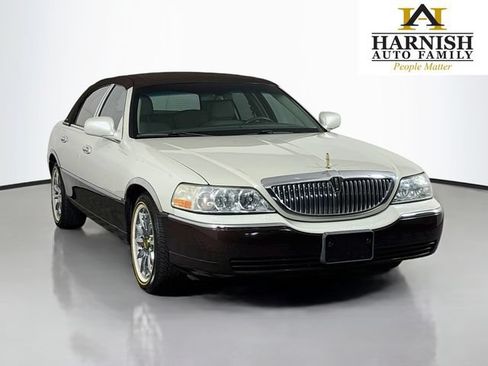 Used 2007 Lincoln Town Car Signature RWD image 1