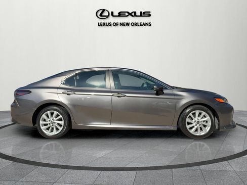 Used 2022 Toyota Camry LE image 8