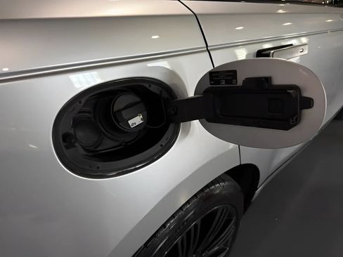 Used 2019 Land Rover Range Rover Velar R-Dynamic HSE AWD/4WD image 32