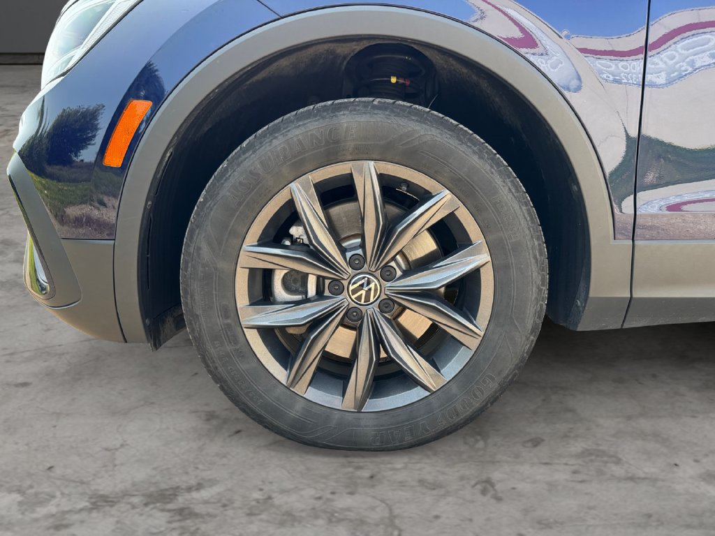 Used 2022 Volkswagen Tiguan SE AWD/4WD image 9