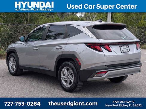 Certified 2025 Hyundai Tucson SE FWD image 3
