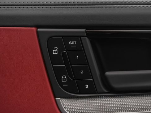 Used 2025 Porsche Cayenne S image 21