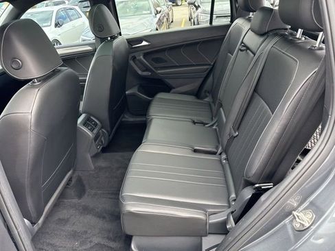 Used 2022 Volkswagen Tiguan SE R-Line image 24