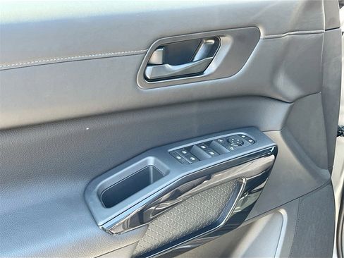 Certified 2025 Nissan Pathfinder S image 16