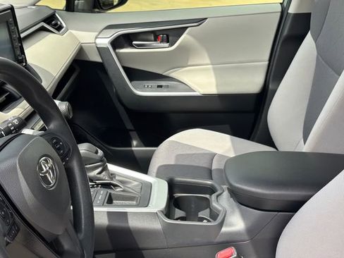 Used 2019 Toyota RAV4 XLE FWD image 10