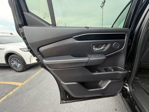 Used 2023 Honda Pilot Touring image 12