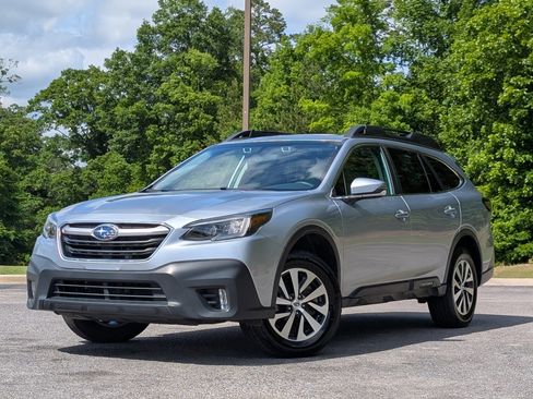 Used 2022 Subaru Outback Premium AWD/4WD image 4