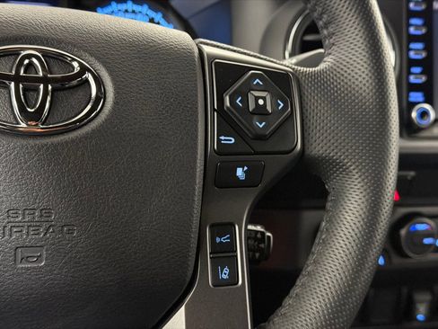 Used 2022 Toyota Tacoma TRD Off-Road image 21