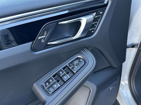 New 2026 Porsche Macan S image 19