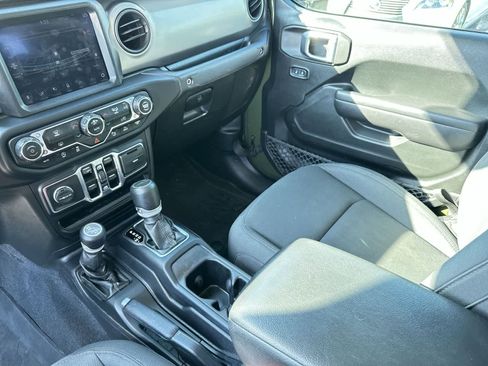 Used 2021 Jeep Gladiator Sport image 19