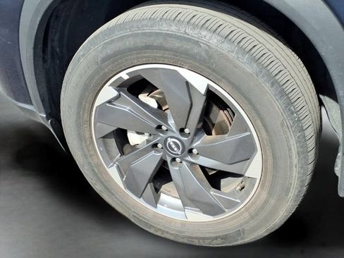Used 2025 Nissan Rogue SV FWD image 17