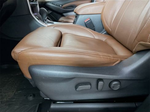 Used 2022 Subaru Ascent Touring image 8