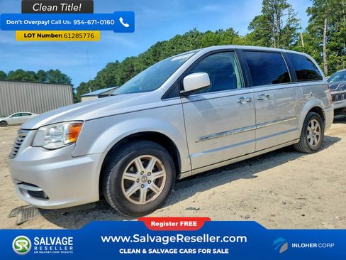 Used 2011 Chrysler Town & Country Touring w/ Entertainment Group #1 FWD image 1