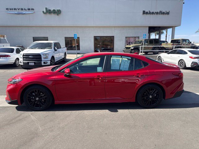 Used 2025 Toyota Camry SE FWD image 2
