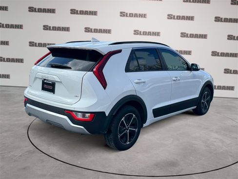 Used 2023 Kia Niro EX image 5