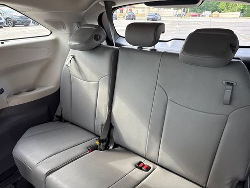 Used 2021 Toyota Sienna Limited AWD/4WD image 36