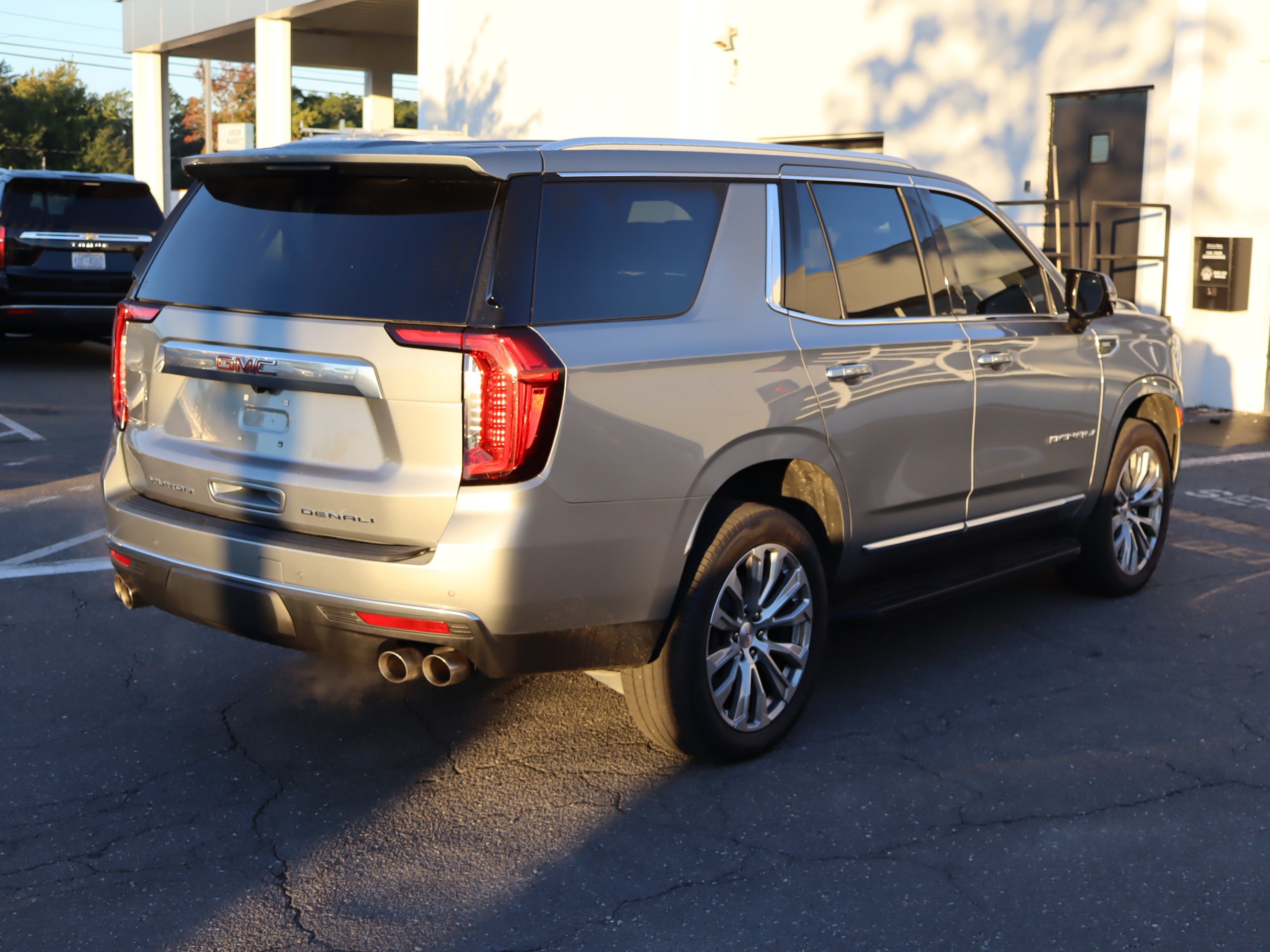 Used 2024 GMC Yukon Denali RWD image 10