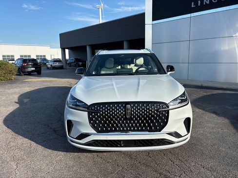 Certified 2025 Lincoln Aviator Black Label AWD/4WD image 2
