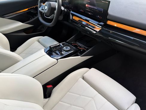 Certified 2024 BMW i5 eDrive40i w/ Premium Package image 19