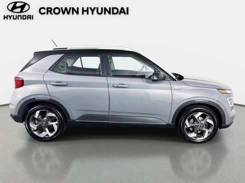 Used 2023 Hyundai Venue Limited w/ Cargo Package FWD image 4