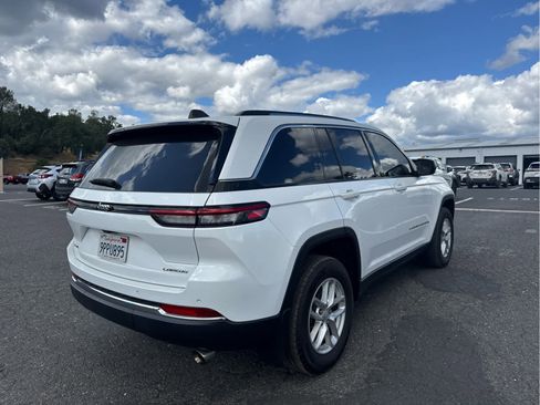 Used 2024 Jeep Grand Cherokee Laredo X AWD/4WD image 5