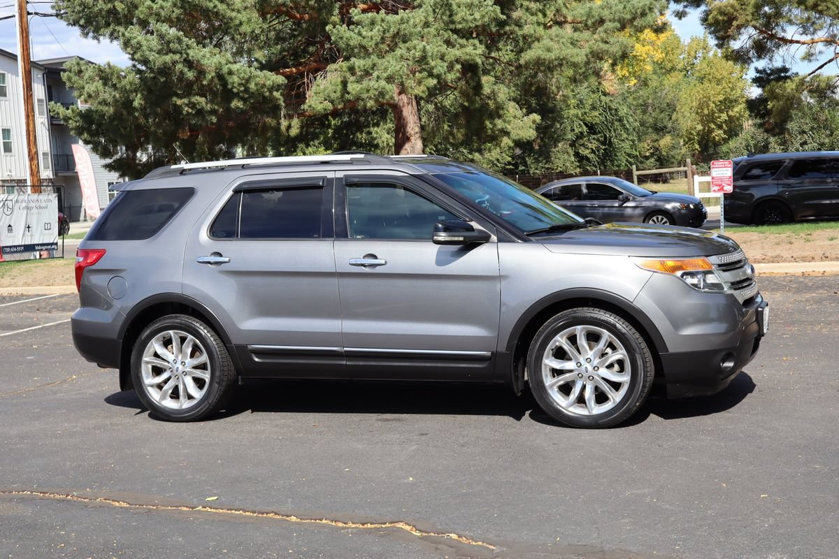 Used 2012 Ford Explorer XLT FWD image 2