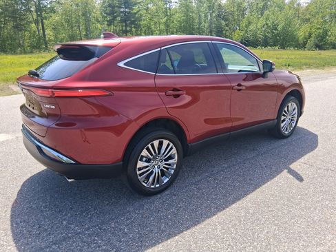 Used 2024 Toyota Venza Limited AWD/4WD image 5