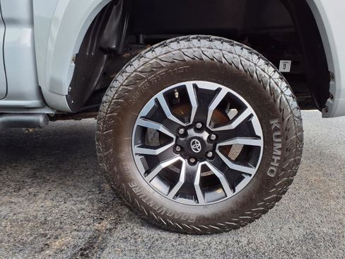 Used 2020 Toyota Tacoma TRD Sport w/ Technology Package AWD/4WD image 7