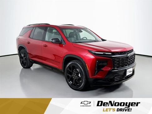 Used 2025 Chevrolet Traverse RS image 1