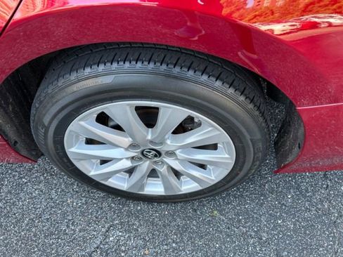 Used 2019 Toyota Camry LE image 10