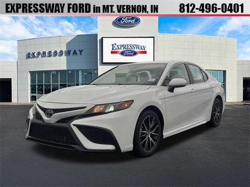 Used 2024 Toyota Camry SE image 1
