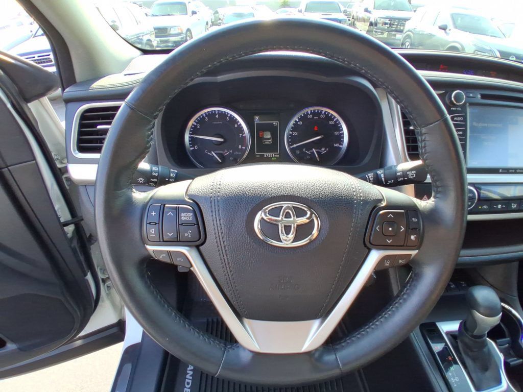 Used 2017 Toyota Highlander Limited AWD/4WD image 15