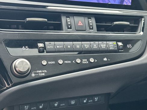 Certified 2025 Lexus ES 300h w/ Luxury Package image 27