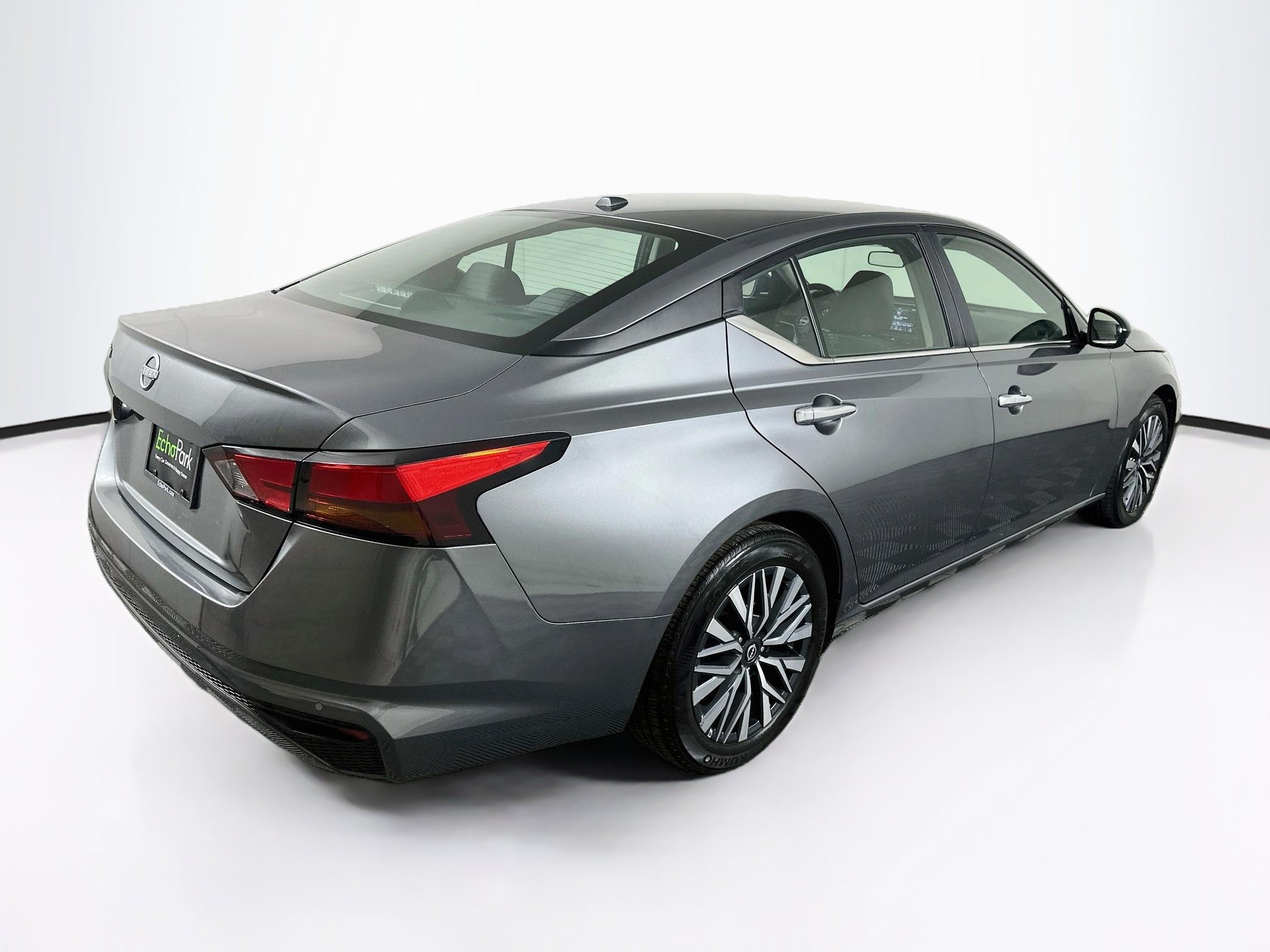 Used 2025 Nissan Altima 2.5 SV FWD image 9