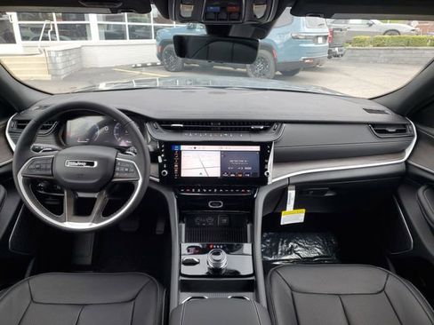 New 2026 Jeep Grand Cherokee Limited AWD/4WD image 16