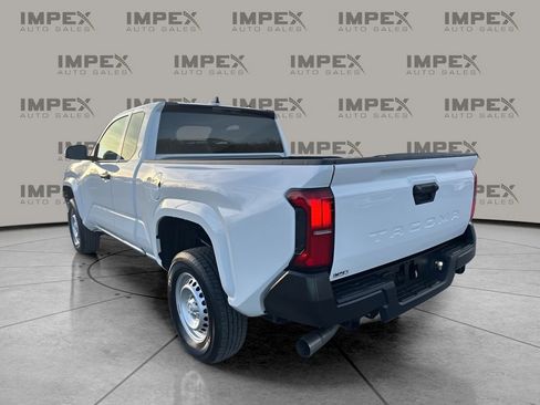Used 2025 Toyota Tacoma SR image 3