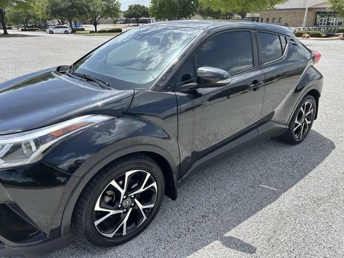 Used 2018 Toyota C-HR XLE FWD image 6