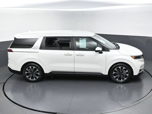 Used 2024 Kia Carnival EX FWD image 44