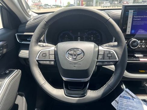 New 2026 Toyota Highlander Limited AWD/4WD image 12