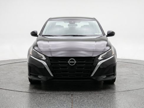 Used 2025 Nissan Altima 2.5 SV FWD image 2