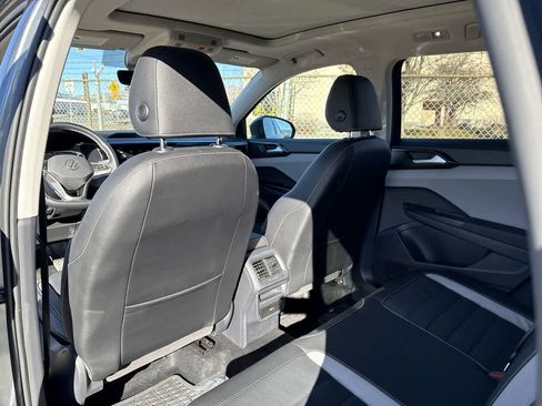 Used 2022 Volkswagen Taos SEL image 13