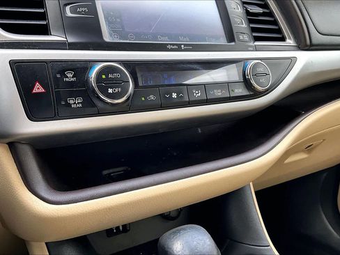 Used 2015 Toyota Highlander XLE FWD image 34