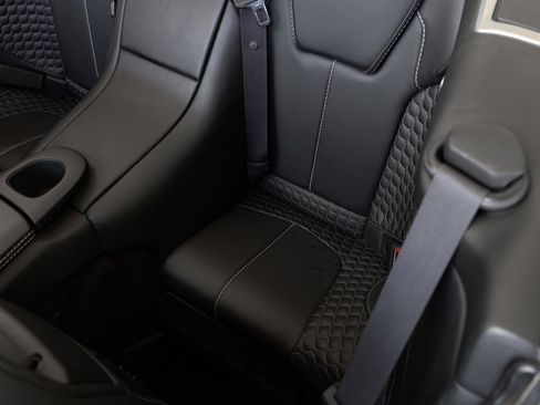 Used 2015 Aston Martin Vanquish Volante RWD image 64